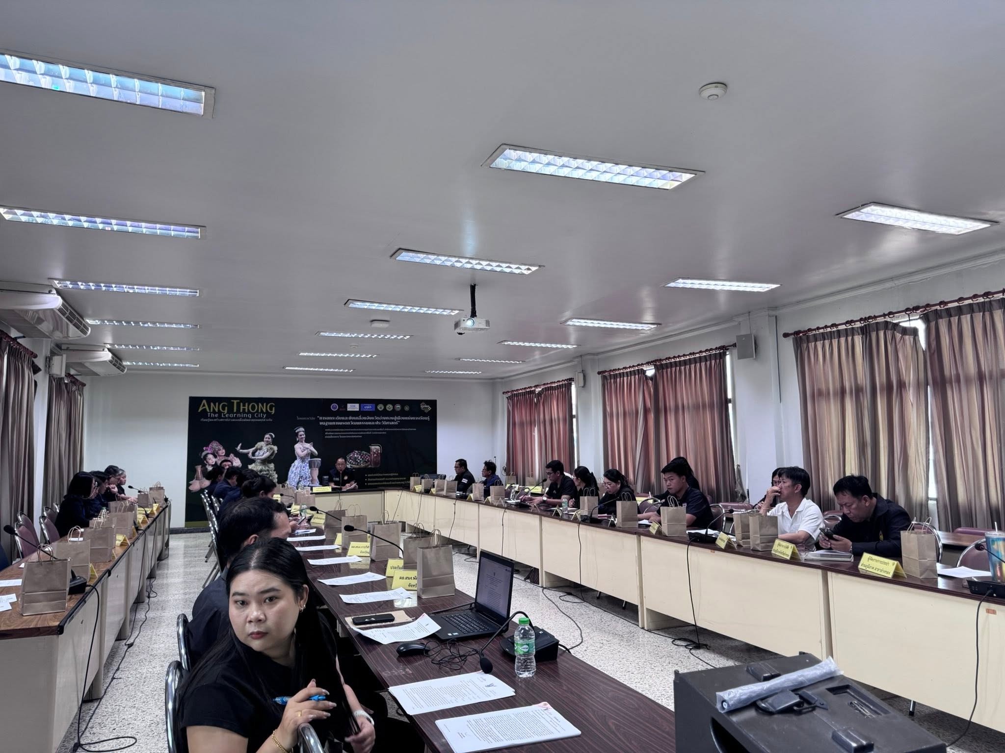 title - ประชุมการเตรียมความพร้อมการจัดทำ ข้อเสนอแผนงานหรือโครงการภายใต้พระราชกำหนดให้อำนาจกระทรวงการคลังกู้เงิน เพื่อแก้ไขปัญหา ผลกระทบจากสถานการณ์วิกฤตด้านพลังงานและสร้างการเปลี่ยนผ่านด้านพลังงานของประเทศ พ.ศ. 2569